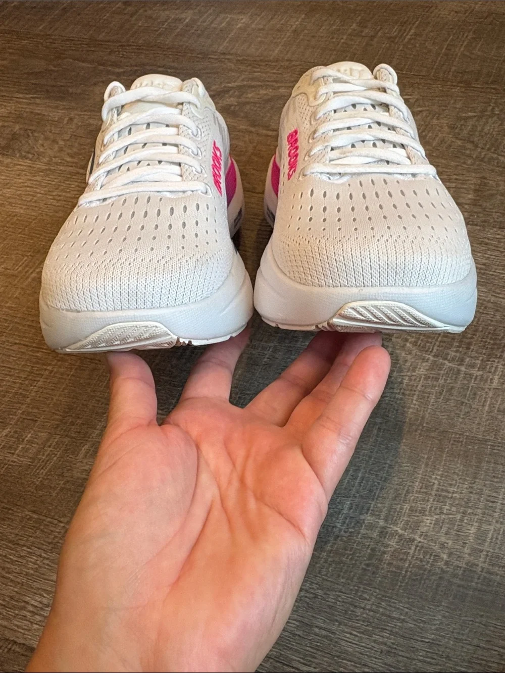 Brooks Ghost Max 3 Running Shoes Women’s 8 White/Moonlight/Pink